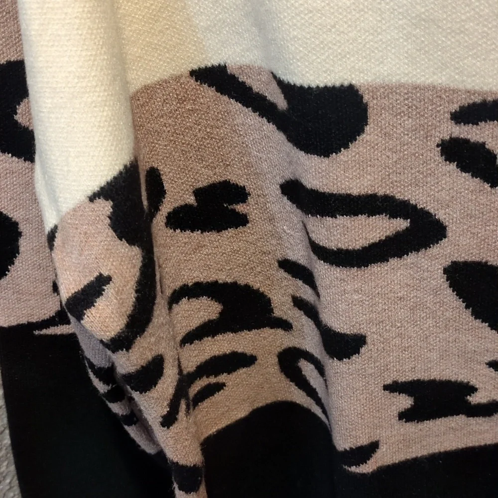 Patterned Sweater - Picture 2 of 4